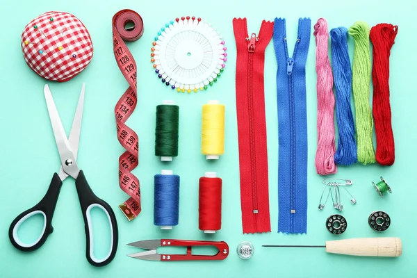 Accesorios Costura Sobre Fondo Menta —  Fotos de Stock