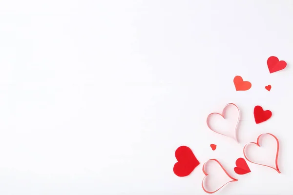 Corações Papel Vermelho Mesa Madeira Branca — Fotografia de Stock