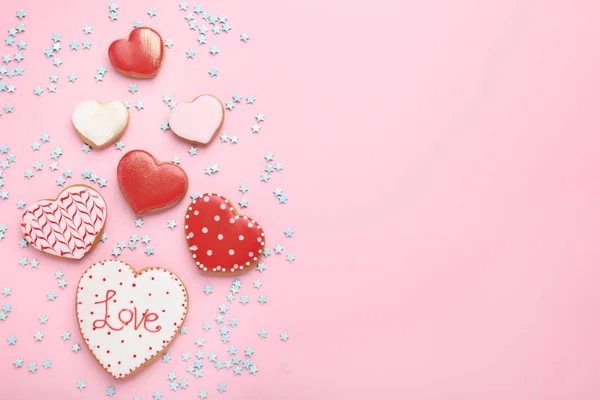 Dia Dos Namorados Forma Coração Biscoitos Com Polvilhas Fundo Rosa — Fotografia de Stock