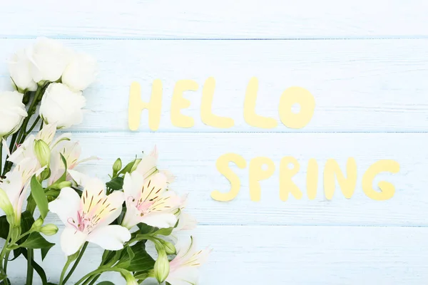 Alstroemeria Flores Eustoma Con Texto Hello Spring Wooden Table — Foto de Stock