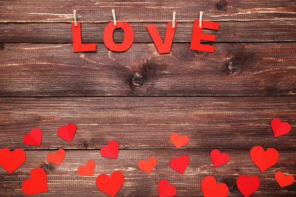 Palavra Amor Com Corações Papel Mesa Madeira Marrom — Fotografia de Stock