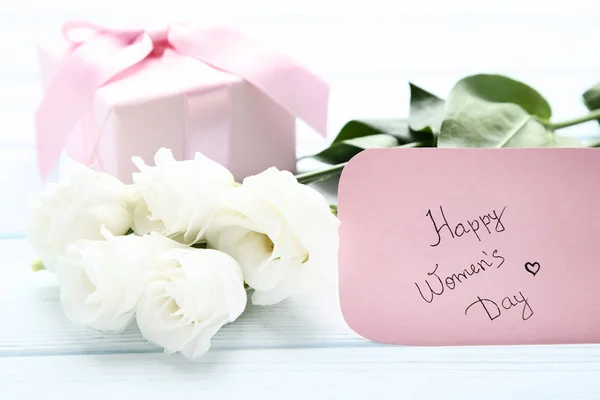 Texto Feliz Día Mujer Con Flores Eustoma Caja Regalo Mesa — Foto de Stock