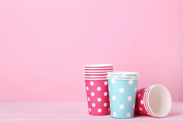 Барвисті Паперові Чашки Рожевому Фоні — стокове фото