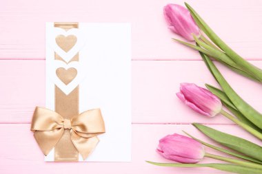 Lale çiçek pembe ahşap tablo ile tebrik kartı