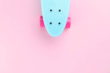 Pembe arka plan kaykay