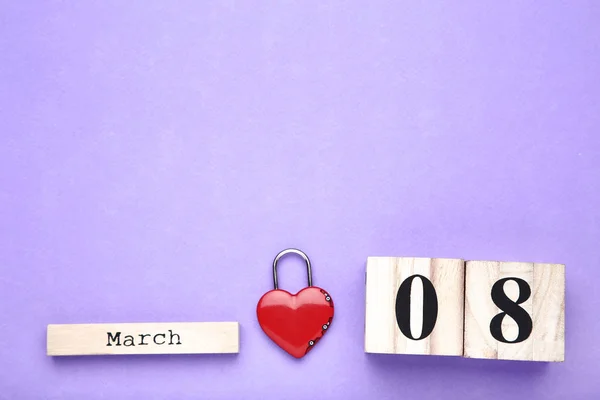 Vrouwendag Houten Kalender Met Hart Vormige Hangslot Paarse Achtergrond — Stockfoto