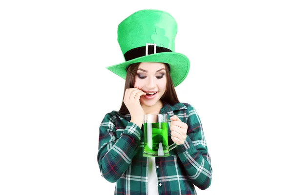 Patrick Day Mooie Vrouw Dragen Van Groen Hoed Met Bier — Stockfoto