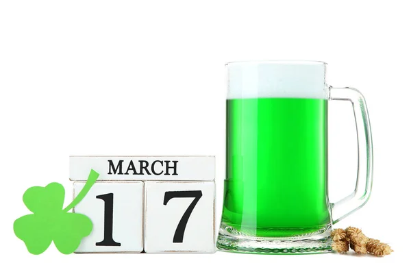 День Святого Патрика Зеленое Пиво Кружке Деревянным Календарем Лист Клевера — стоковое фото
