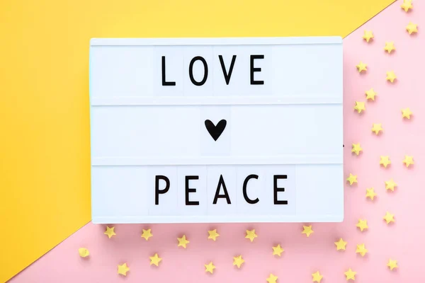 Lightbox Com Palavras Amor Paz Com Estrelas Papel Sobre Fundo — Fotografia de Stock