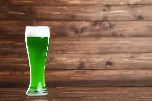Den Svatého Patrika Zelené Pivo Hnědé Dřevěné Pozadí — Stock fotografie