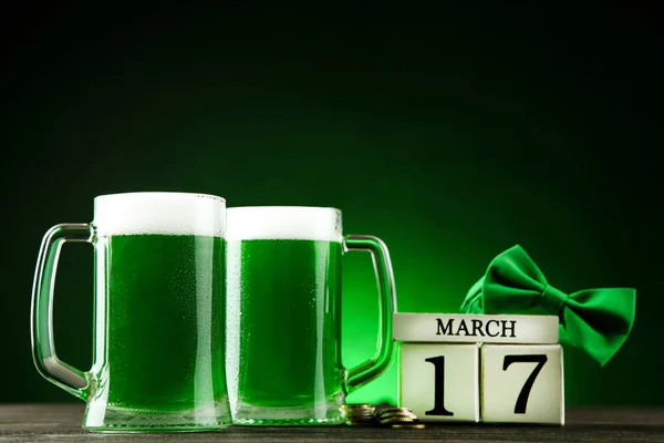 Patrick Day Green Beer Mugs Cube Calendar Coins Bow Tie — Stock Photo, Image