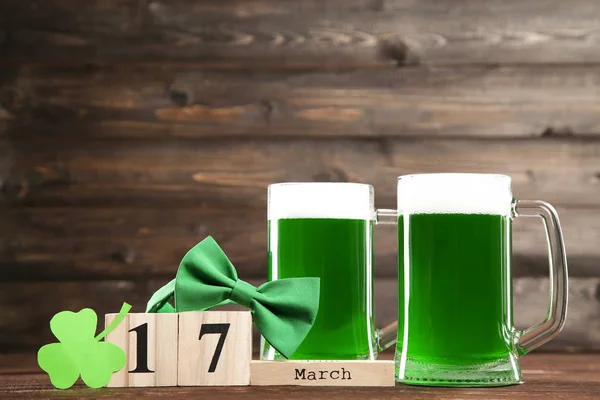Dia São Patrício Cerveja Verde Canecas Com Calendário Cubo Gravata — Fotografia de Stock