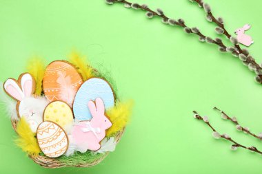 Paskalya zencefilli kurabiye sepeti söğüt dalı yeşil ile