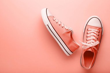 Moda spor ayakkabı yaşayan mercan arka plan