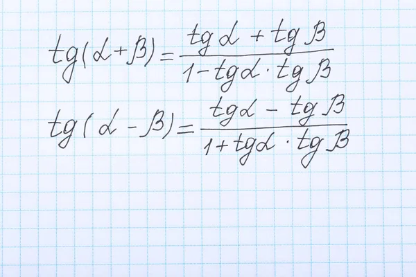 Cahier d'exercices avec formules mathématiques — Photo