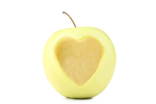 Zielone jabłuszko z Wyłącznik serca kształt na białym tle — Zdjęcie stockowe