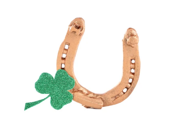 St.Patrick's Day. Golden horseshoe with clover leaf isolated on — Stock Photo, Image