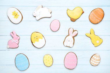 Ahşap tablo Easter gingerbread çerezleri