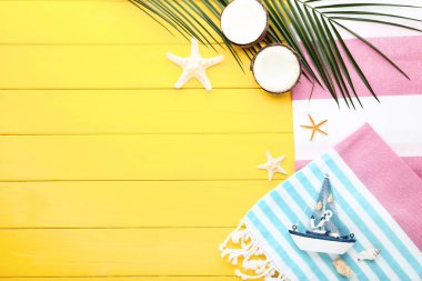 Ahşap masa üzerinde ile hindistancevizi