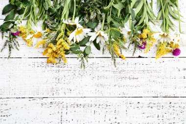 Bahar çiçekleri Beyaz ahşap tablo