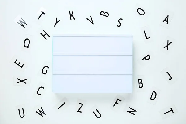 Κενό lightbox με γράμματα σε λευκό φόντο — Φωτογραφία Αρχείου