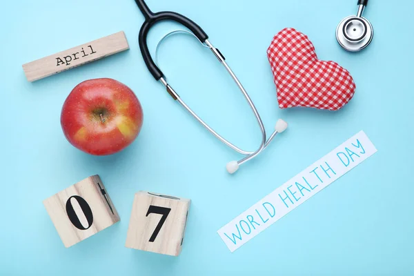 Text Weltgesundheitstag mit Stethoskop, rotem Herz, Apfel und Jungtier — Stockfoto