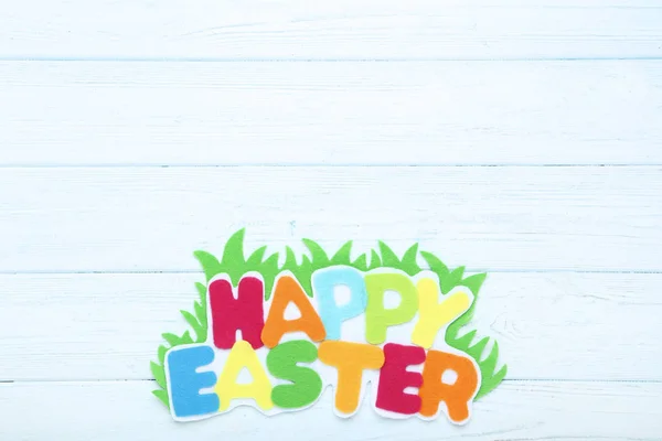 Texto Feliz Pascua en mesa de madera — Foto de Stock