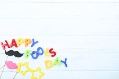 Kağıt balık ile renkli harfler ile yazıt mutlu Fool 's Day