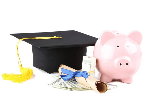 Piggybank med examen cap, diplom och dollar sedlar isol — Stockfoto
