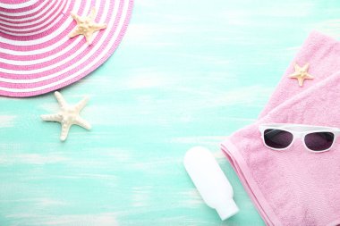 Yaz aksesuarları ile starfishes ahşap tablo