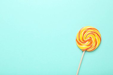 Nane arka plan üzerinde renkli lolipop