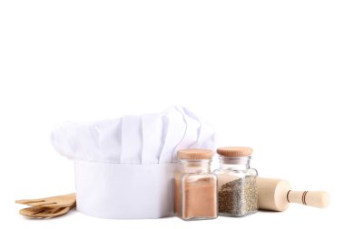 Şef hat ile mutfak aletleri beyaz arka plan üzerinde