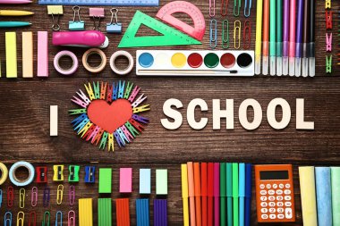 Yazıt ben aşk okul okul ile ahşap tablo üzerinde sağlar