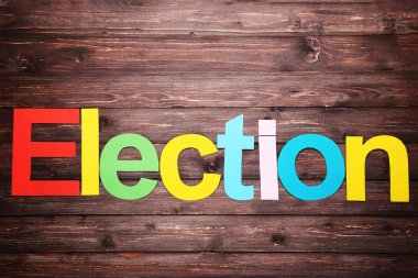 Word seçim kağıt mektup kahverengi ahşap masa üstünde tarafından