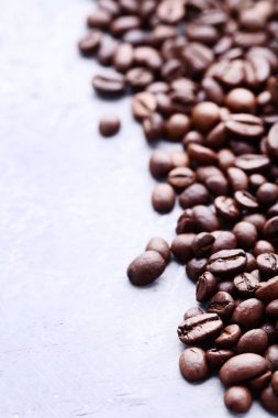 Kahve çekirdekleri gri ahşap tablo