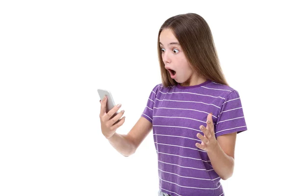 Menina bonita com smartphone no fundo branco — Fotografia de Stock