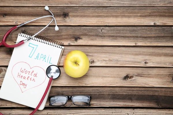 Metin Dünya Sağlık Günü Stetoskop Gözlük Elma Meyve Kahverengi Ahşap — Stok fotoğraf