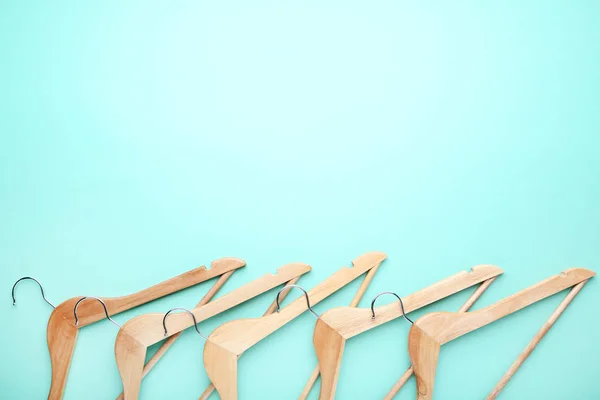 Wooden hangers on blue background — Stock Photo, Image