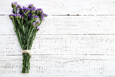 Bahar çiçekleri Beyaz ahşap tablo