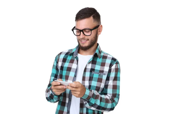Junger Mann mit Smartphone isoliert auf weißem Hintergrund — Stockfoto