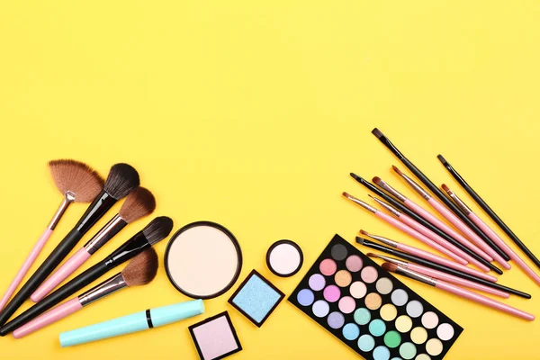 Makeup Brushes Palette Yellow Background — Stock Photo, Image