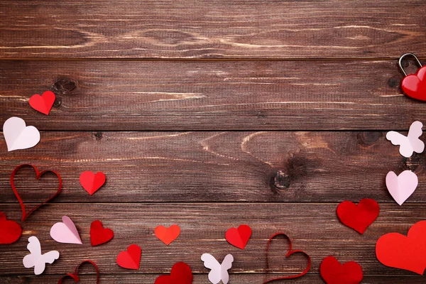 Corazones Papel Mariposa Sobre Mesa Madera Marrón — Foto de Stock