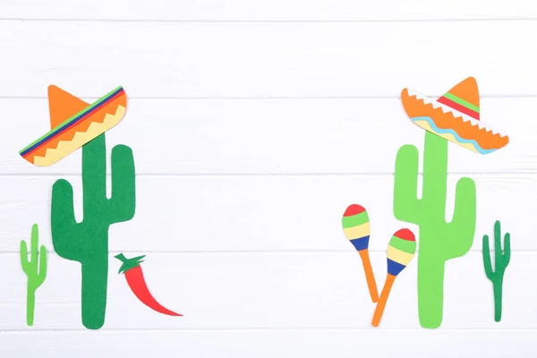 Papieren Cactussen Met Hoeden Maracas Witte Houten Tafel — Stockfoto