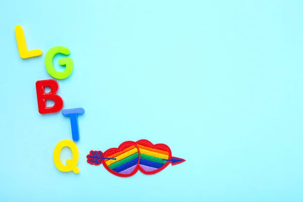 Afkorting LGBT met regenboog harten op blauwe achtergrond — Stockfoto