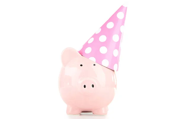 Hucha rosa con gorra de cumpleaños aislada en blanco — Foto de Stock