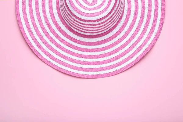 Sombrero de moda sobre fondo rosa —  Fotos de Stock