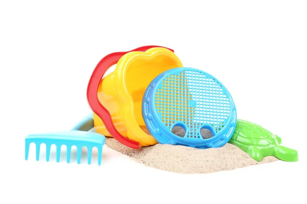 白い背景に隔離されたビーチ砂を持つプラスチックのおもちゃ — ストック写真
