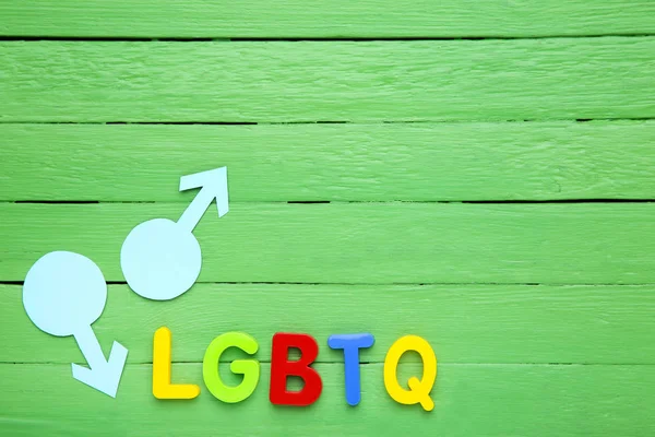 Afkorting LGBT met gender tekenen op groene houten tafel — Stockfoto