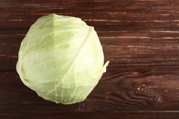 Ripe cabbage on brown wooden table — Stock Photo, Image