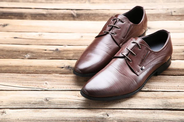 Male leather shoes on brown wooden table — Stock Photo, Image